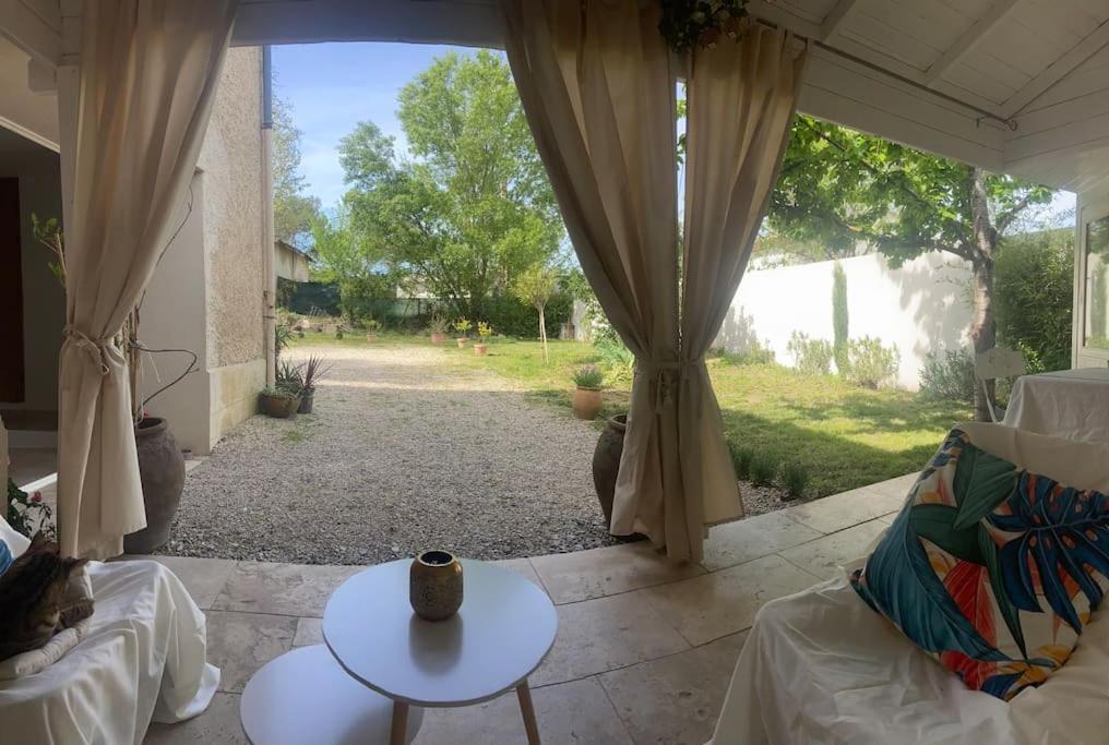 Villa Maison Avec Jardin Et 3 Petits Chats , Proche Du Chateau Lacoste