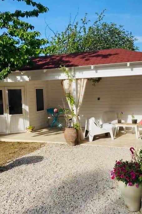 Villa Maison Avec Jardin Et 3 Petits Chats , Proche Du Chateau Lacoste *
